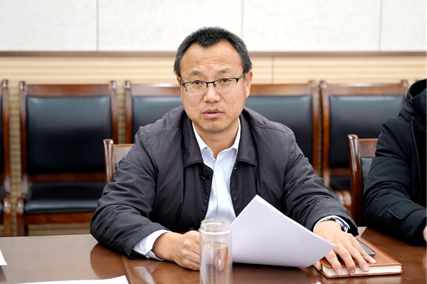 5698082abace4a718f5882023ce1ebc1.jpg 领导.jpg