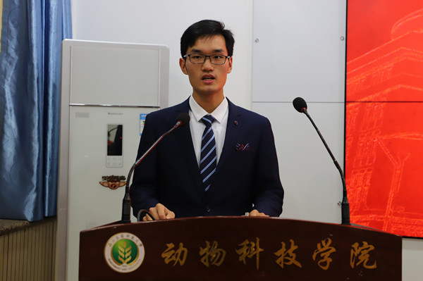 2f47152da6db4ae8b859ba00a1dd83f9.jpg 李震震发言_副本.jpg