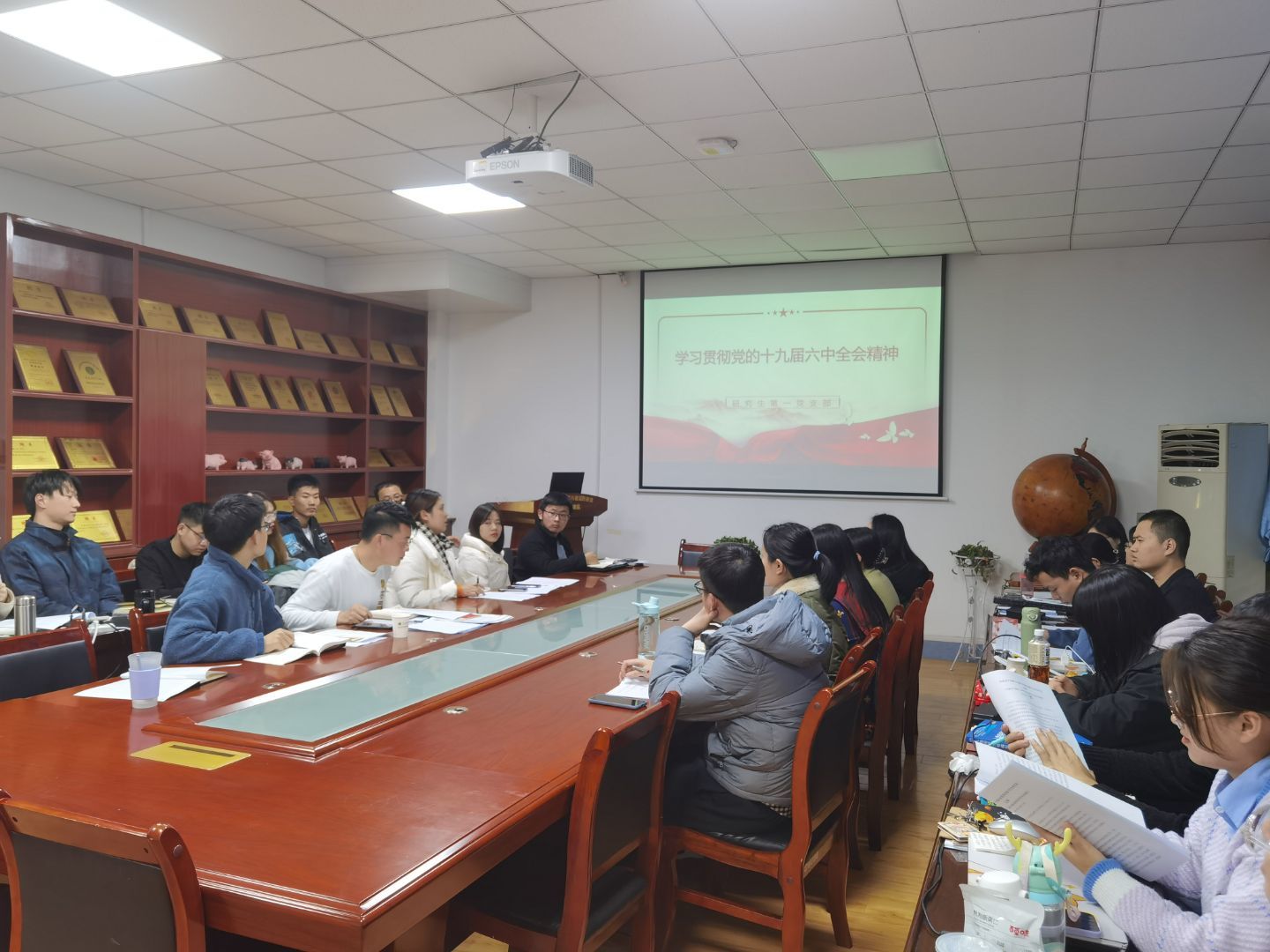 8bdba5a261744af893e15404b18a9682.jpg 8bdba5a261744af893e15404b18a9682.jpg