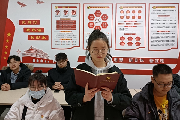 9cdda63e57d24b99ba0a804711ebe54e.jpeg 支部同学发表感想.jpeg