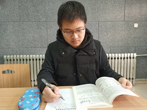 bd65efab3aa04b1c9089e3d9d4e977b0.jpg 刘大昕.jpg